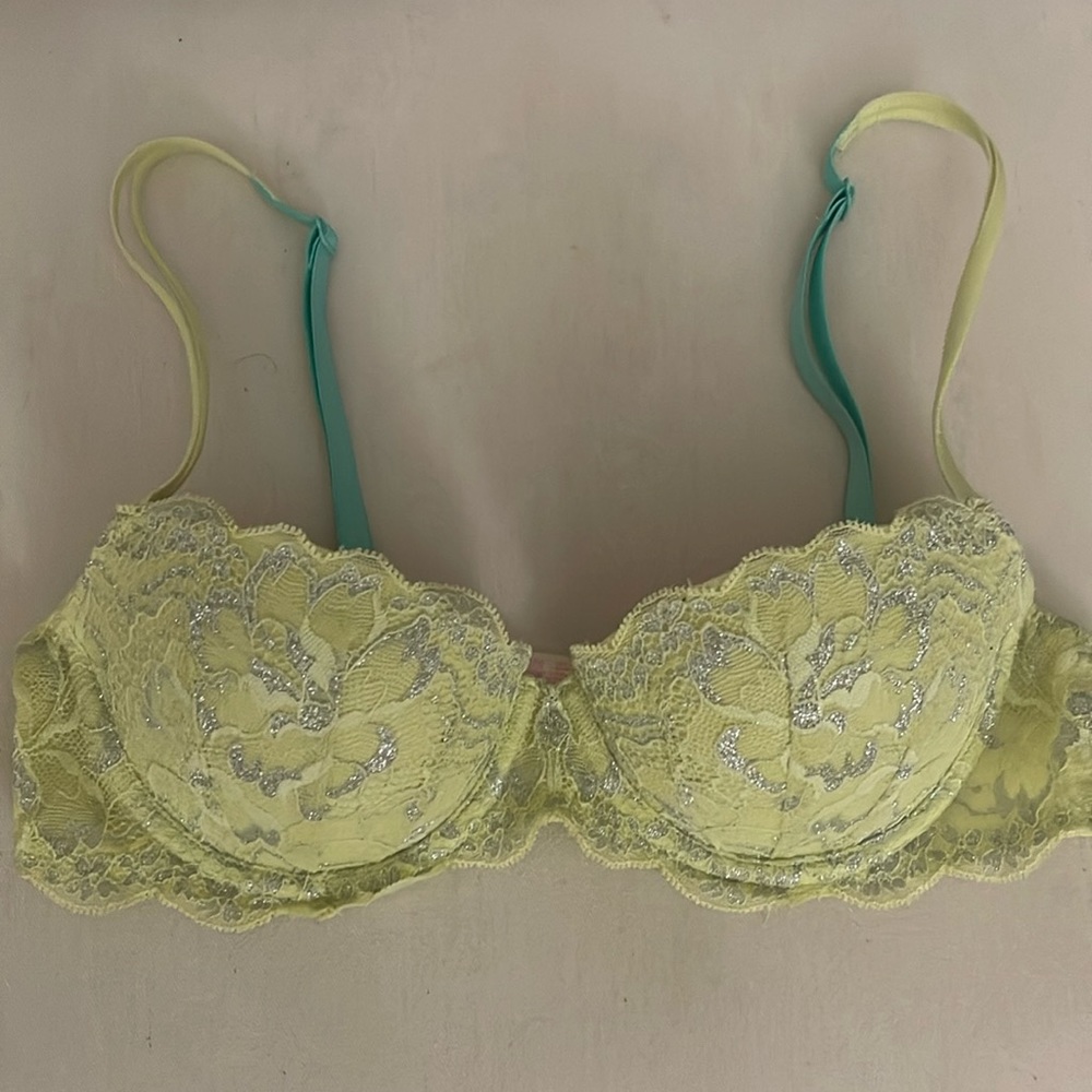 Victoria’s Secret Pink bra